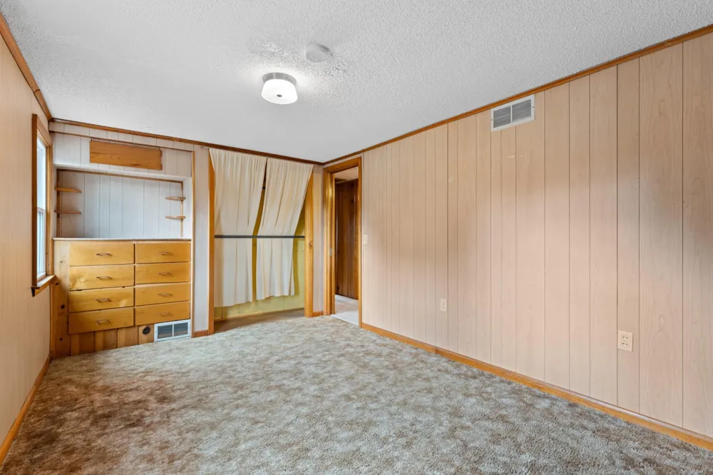145 6th Street NW Plainview, MN 55964