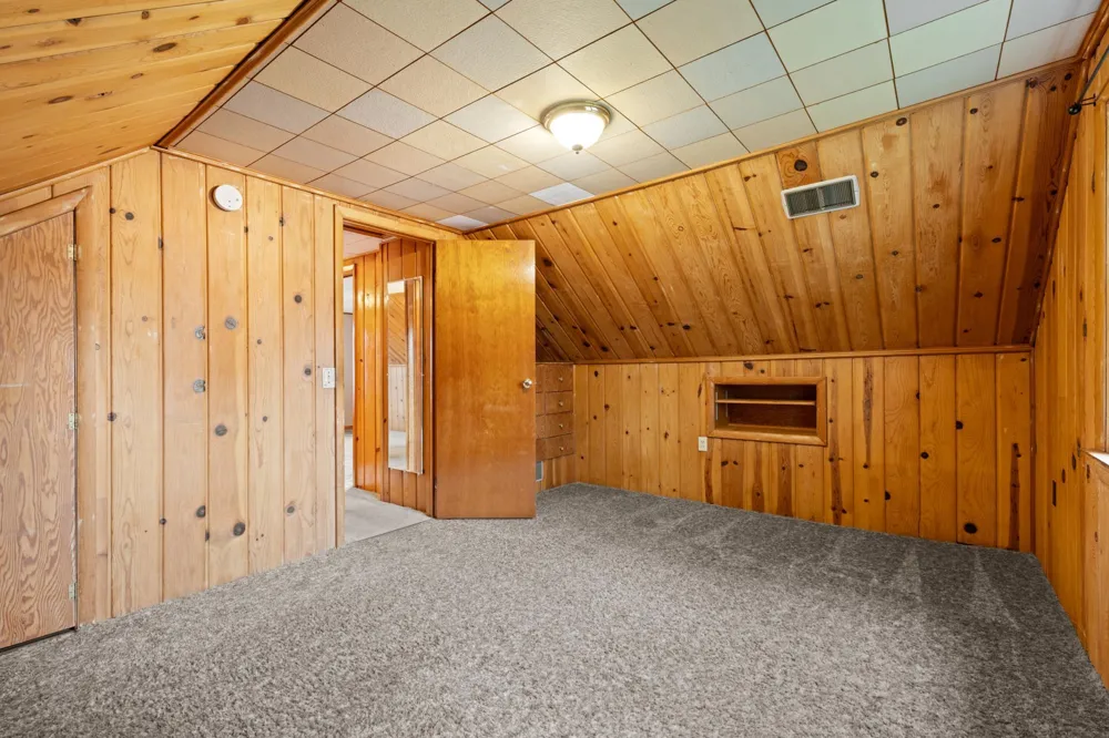 145 6th Street NW Plainview, MN 55964