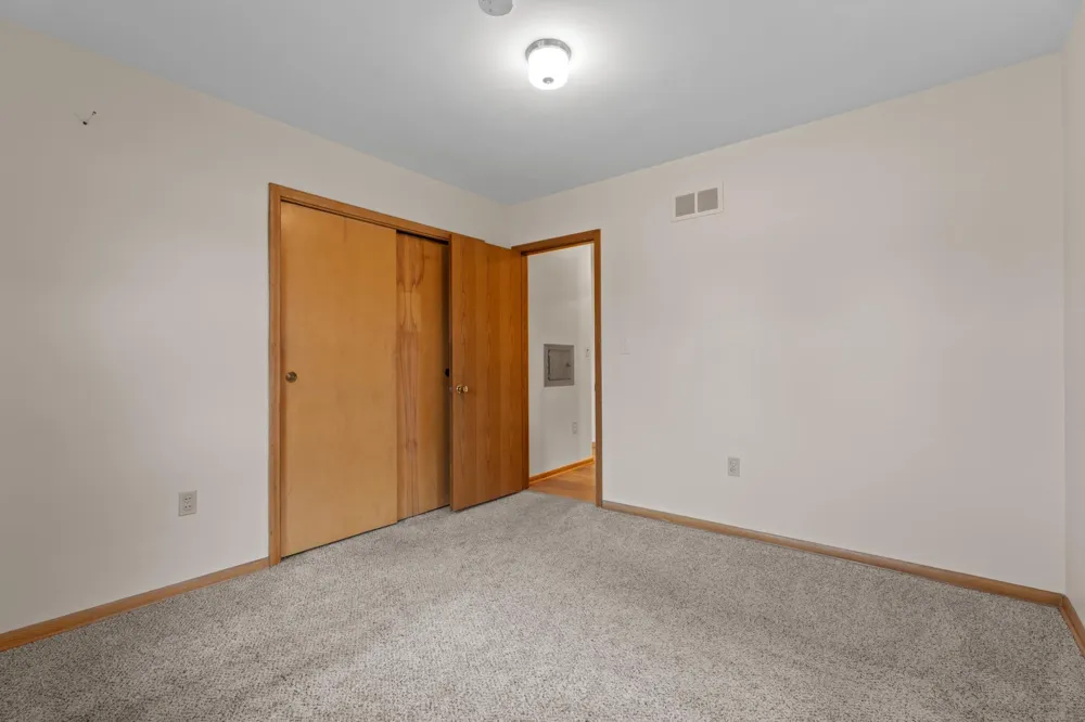 145 6th Street NW Plainview, MN 55964