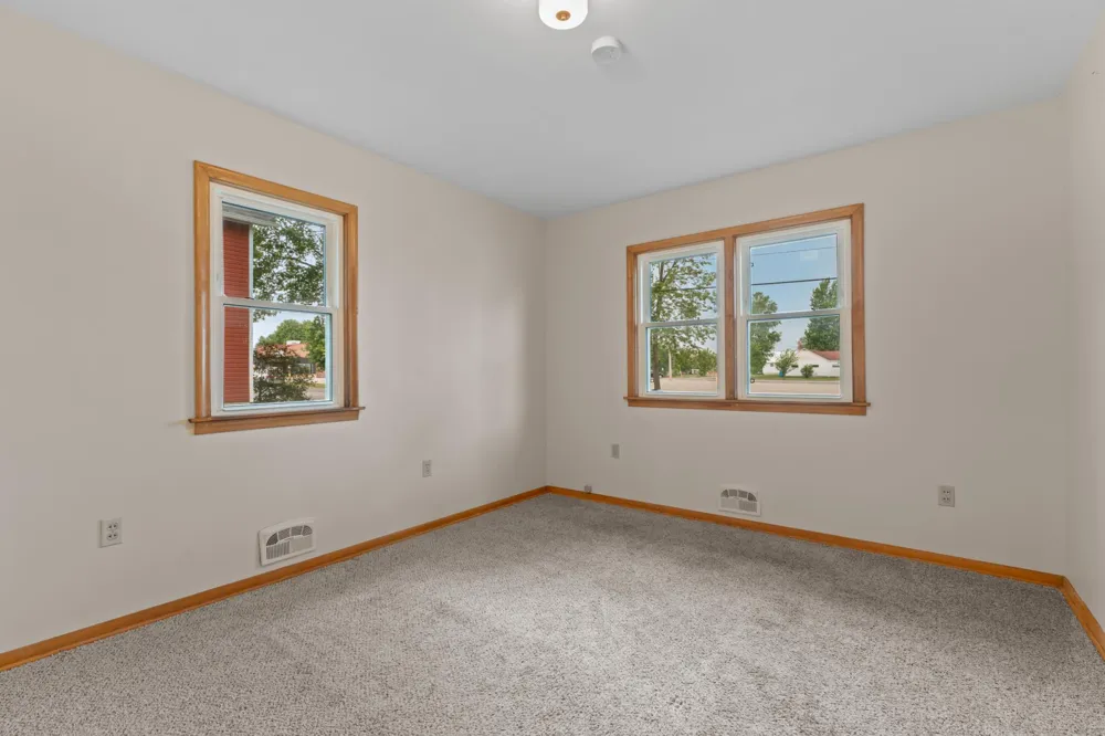 145 6th Street NW Plainview, MN 55964