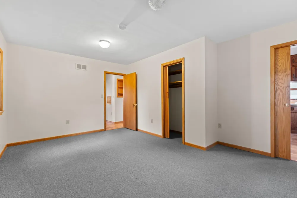 145 6th Street NW Plainview, MN 55964