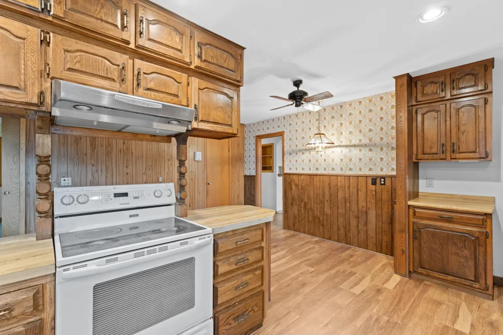 145 6th Street NW Plainview, MN 55964