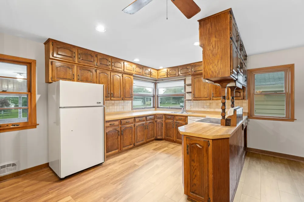 145 6th Street NW Plainview, MN 55964