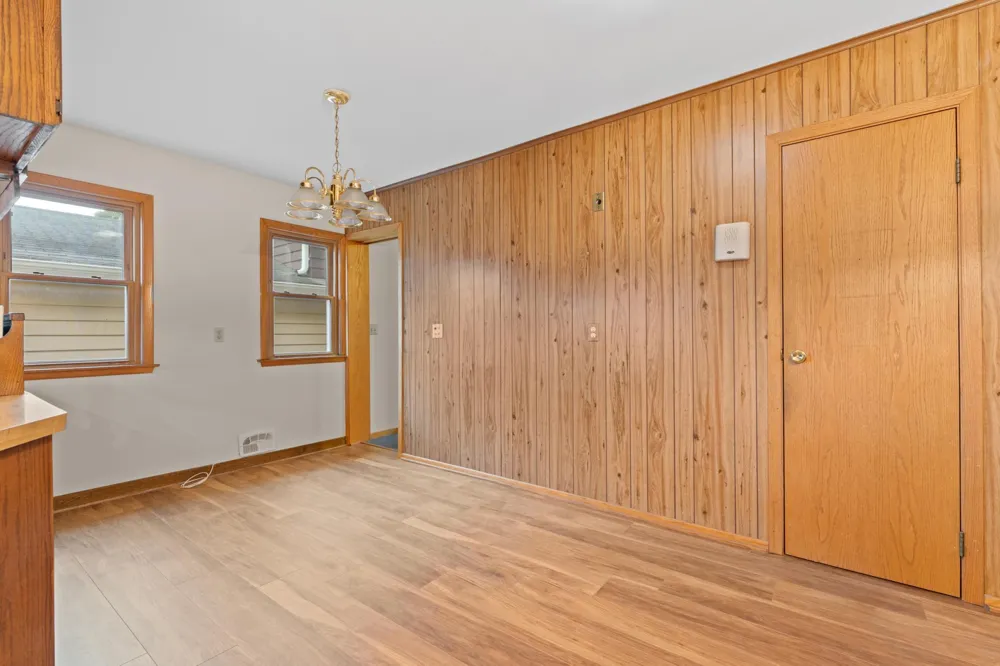 145 6th Street NW Plainview, MN 55964