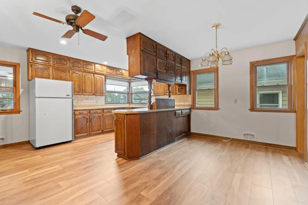 145 6th Street NW Plainview, MN 55964
