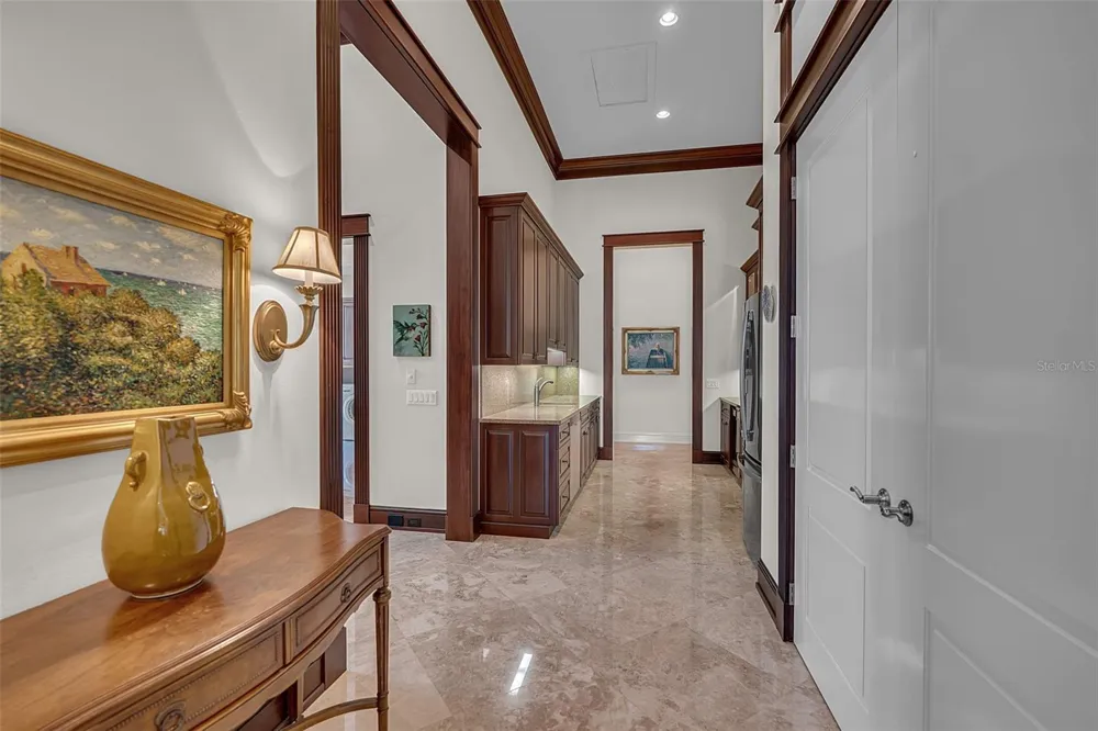 8132 SANDERLING ROAD Sarasota, FL 34242