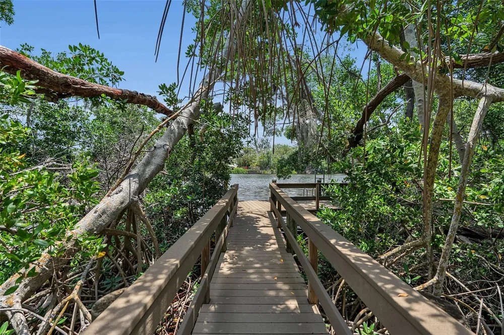 8132 SANDERLING ROAD Sarasota, FL 34242