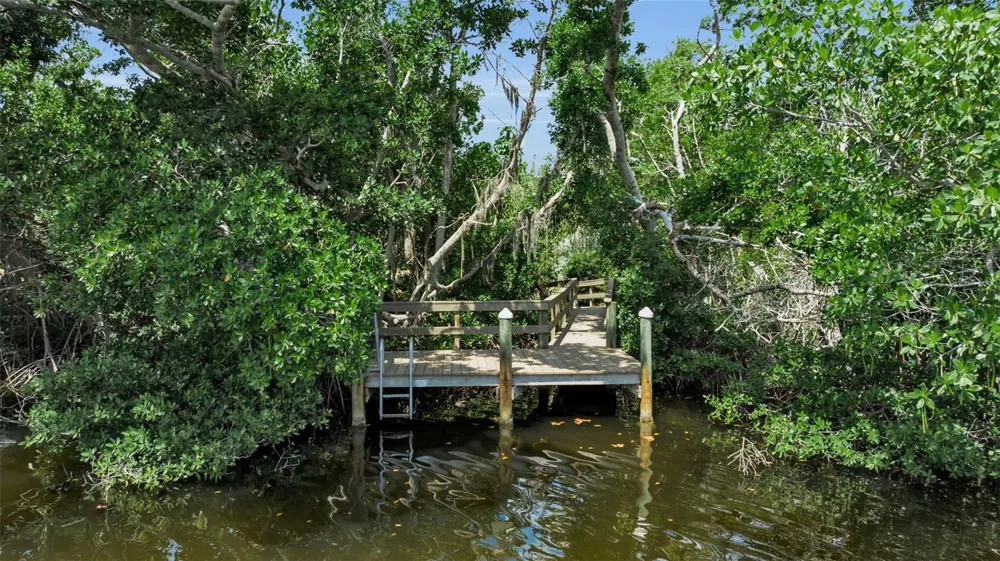 8132 SANDERLING ROAD Sarasota, FL 34242