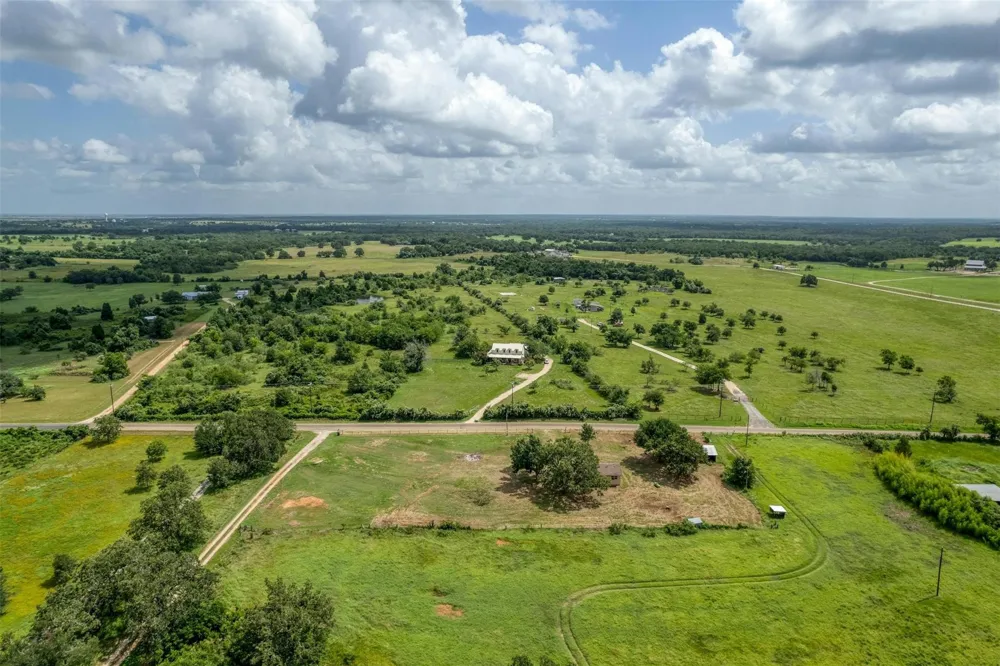 307 County Line Road Elgin, TX 78621