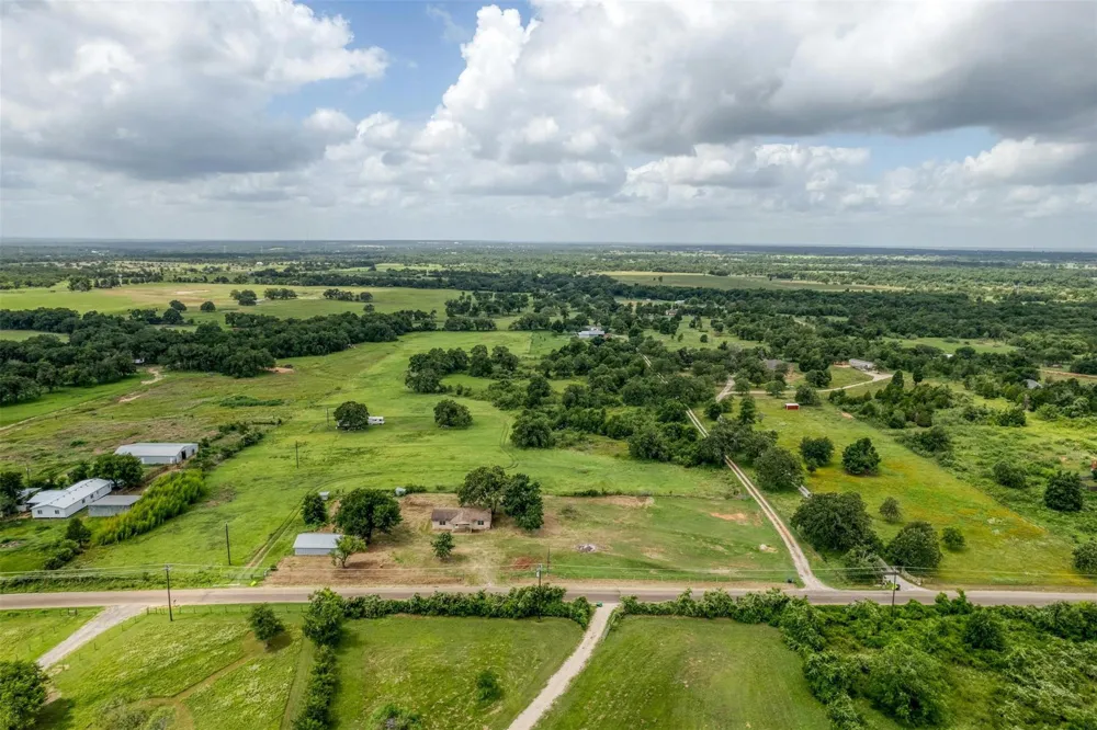 307 County Line Road Elgin, TX 78621