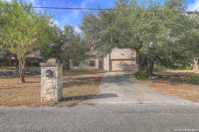 1060 Somerset Canyon Lake, TX 78133