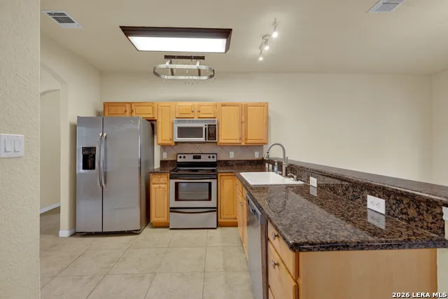 1060 Somerset Canyon Lake, TX 78133
