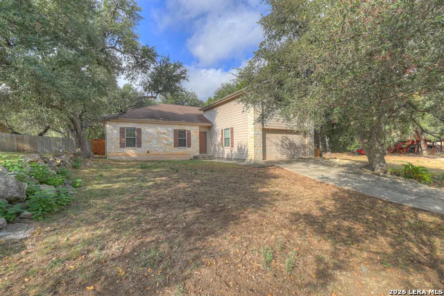 1060 Somerset Canyon Lake, TX 78133