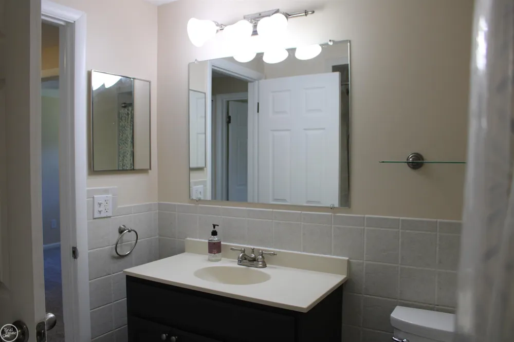 45731 Kensington Street Utica City, MI 48317