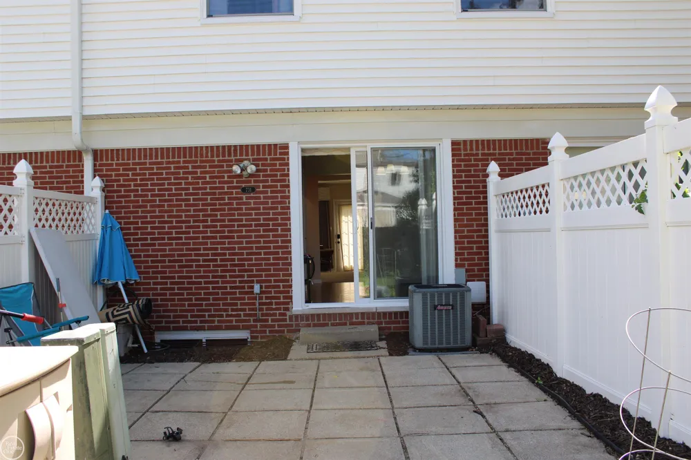 45731 Kensington Street Utica City, MI 48317