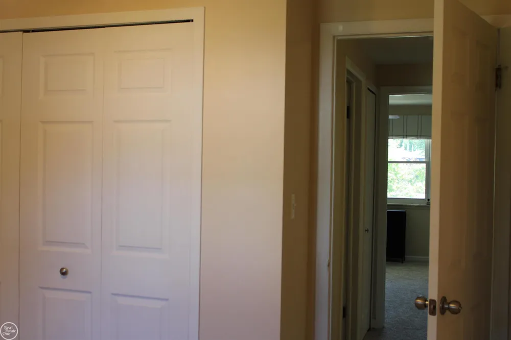 45731 Kensington Street Utica City, MI 48317