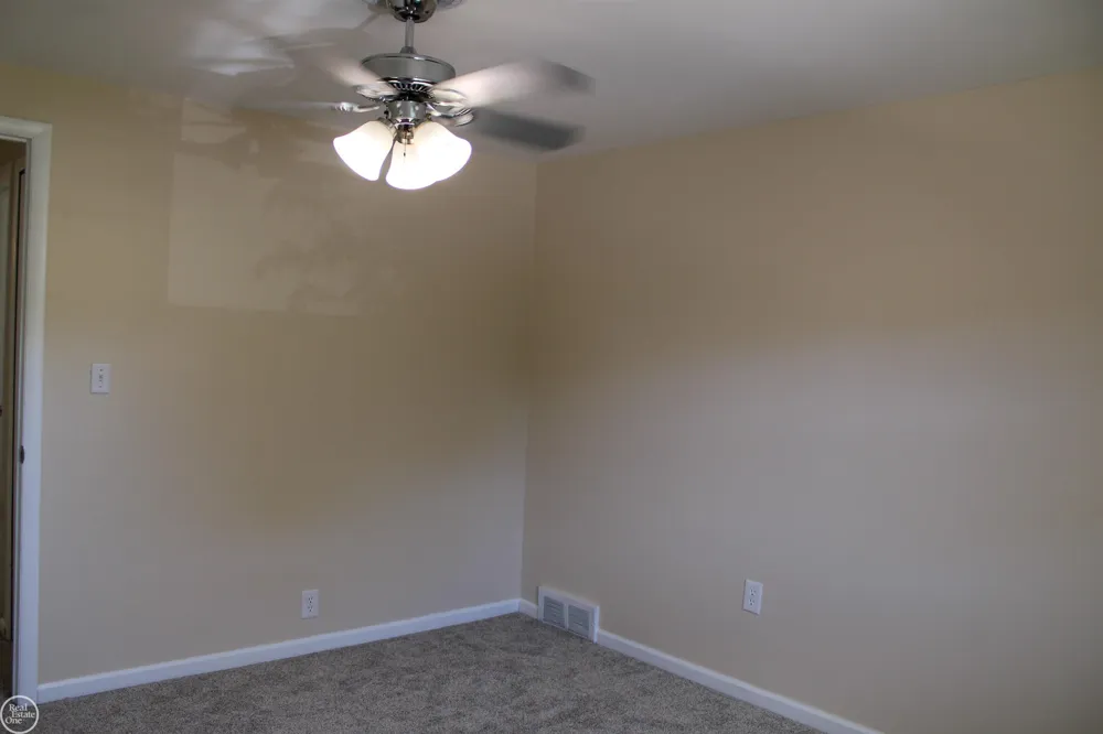 45731 Kensington Street Utica City, MI 48317