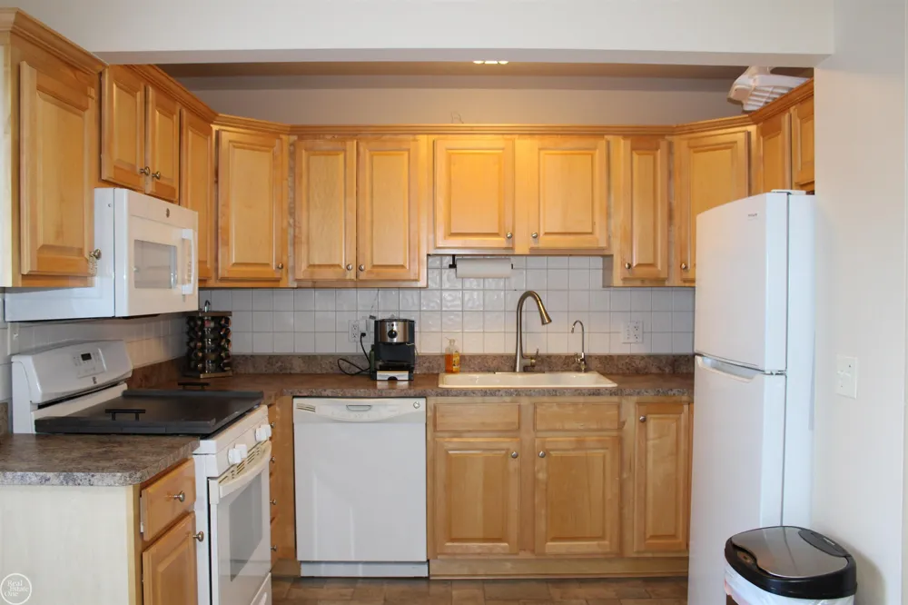 45731 Kensington Street Utica City, MI 48317