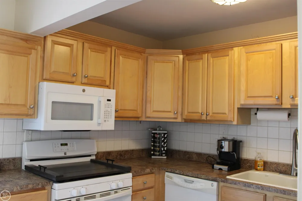 45731 Kensington Street Utica City, MI 48317