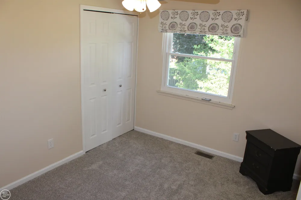 45731 Kensington Street Utica City, MI 48317