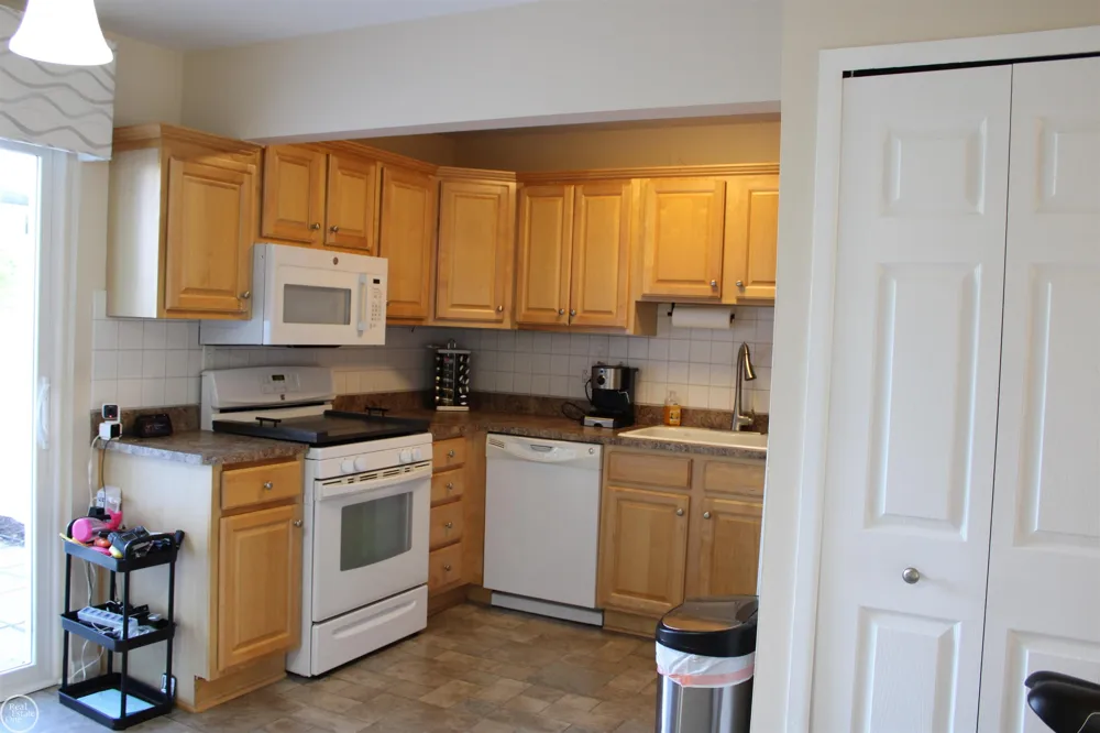 45731 Kensington Street Utica City, MI 48317
