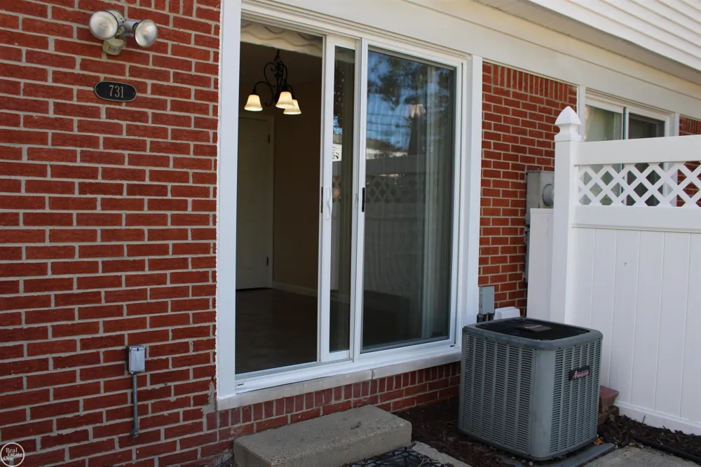 45731 Kensington Street Utica City, MI 48317