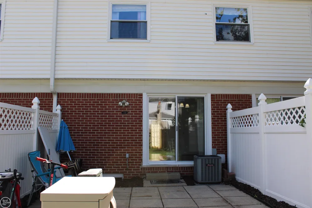 45731 Kensington Street Utica City, MI 48317