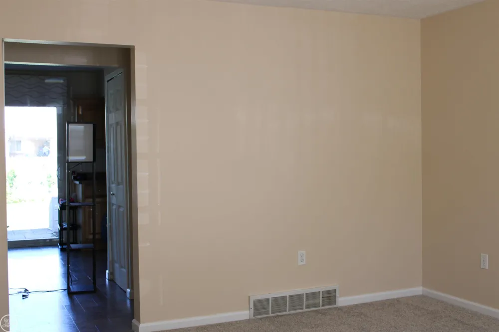 45731 Kensington Street Utica City, MI 48317