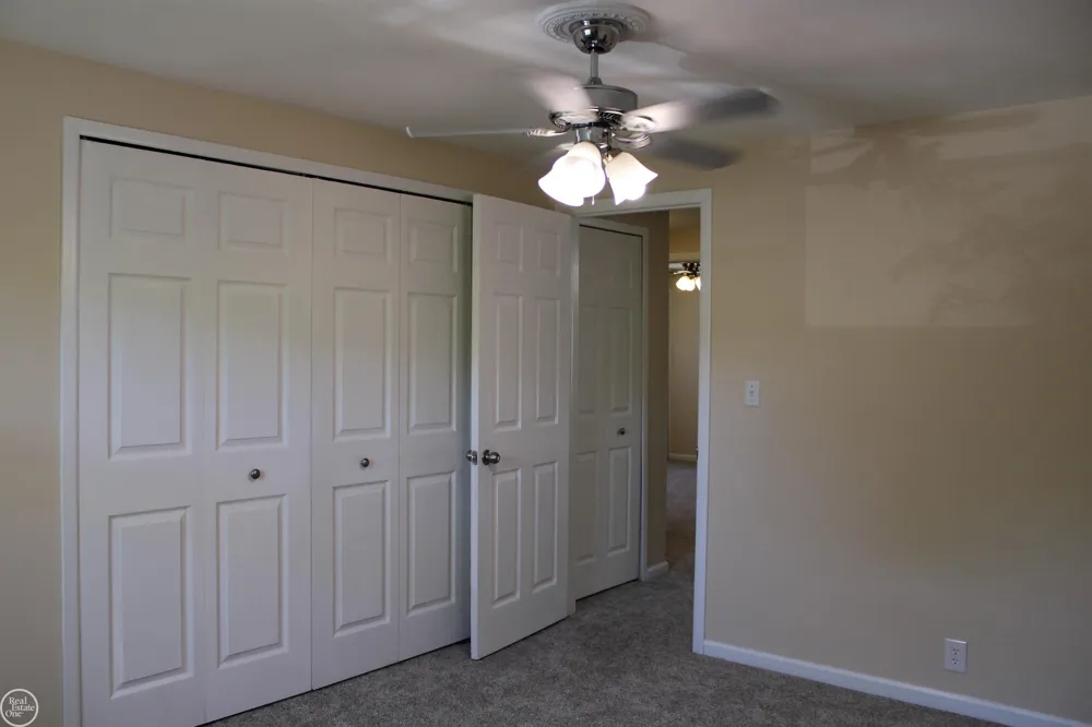 45731 Kensington Street Utica City, MI 48317