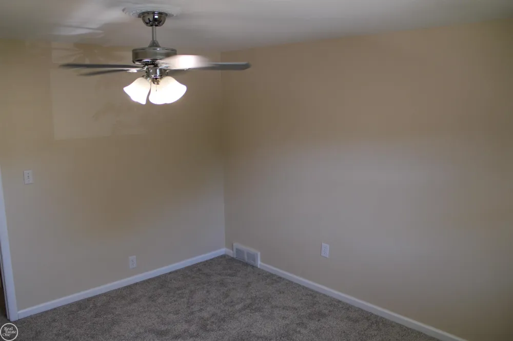 45731 Kensington Street Utica City, MI 48317