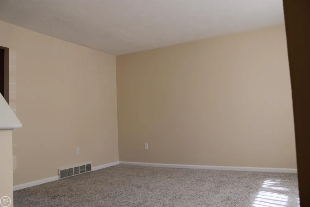 45731 Kensington Street Utica City, MI 48317