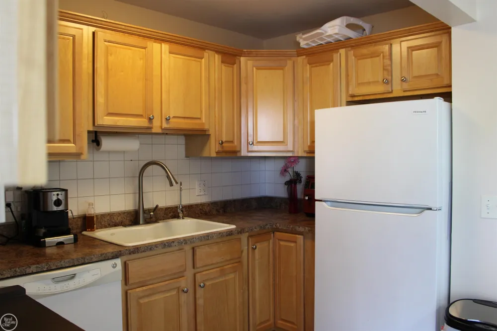 45731 Kensington Street Utica City, MI 48317