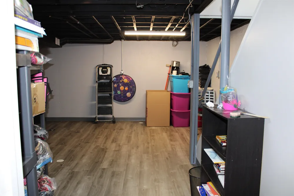 45731 Kensington Street Utica City, MI 48317
