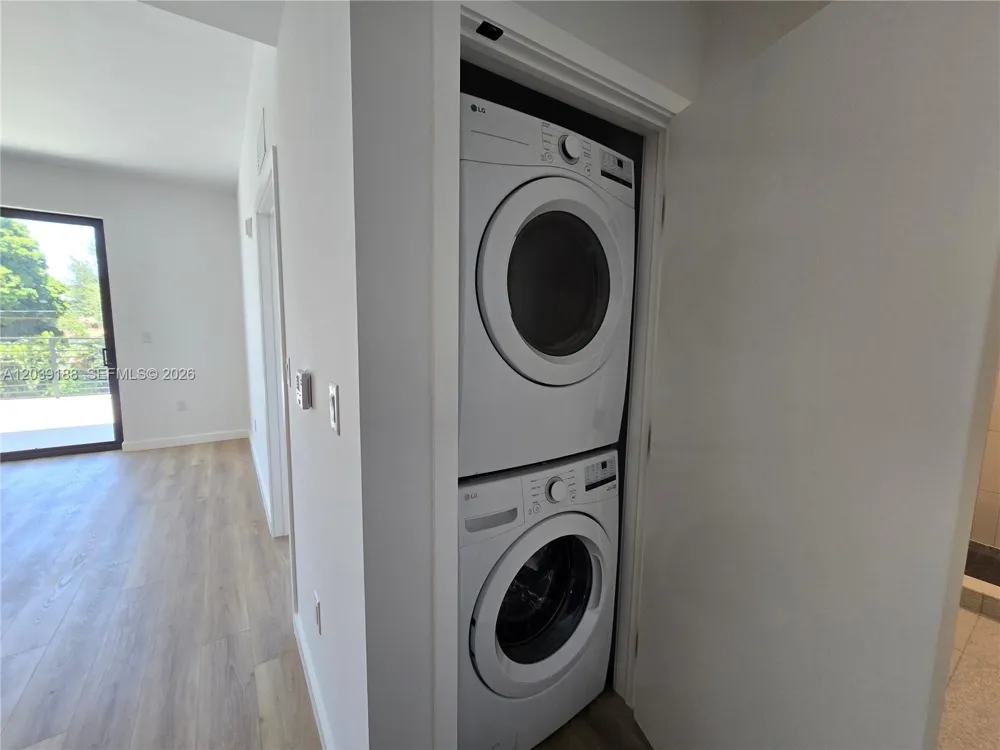2233 Fillmore St #201 Hollywood, FL 33020