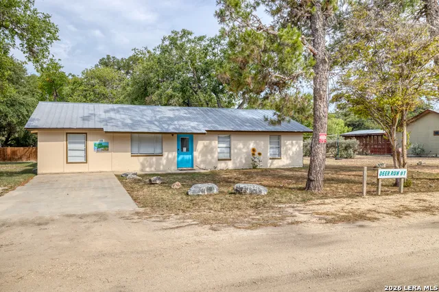100 Pineview Concan, TX 78838
