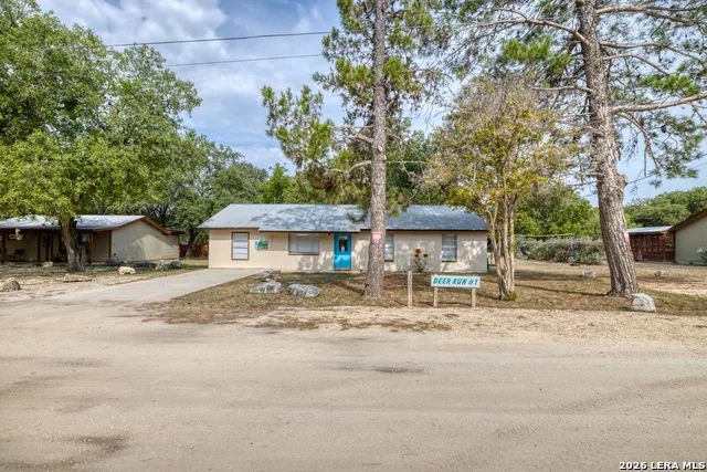 100 Pineview Concan, TX 78838
