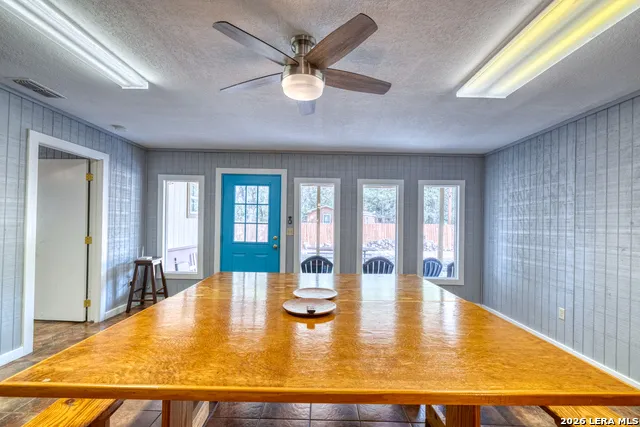 100 Pineview Concan, TX 78838