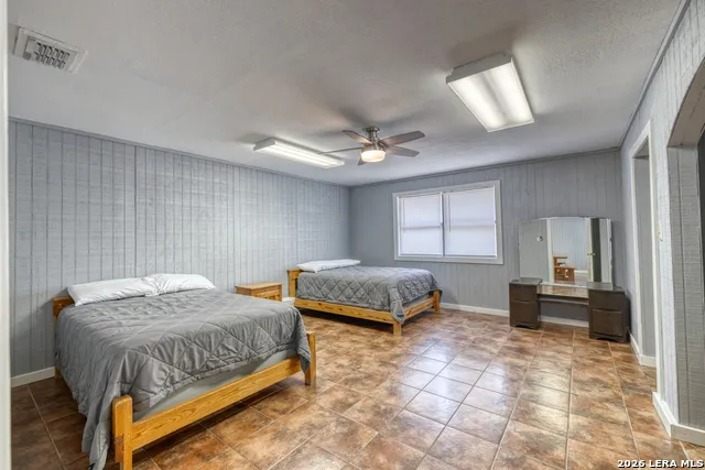 100 Pineview Concan, TX 78838