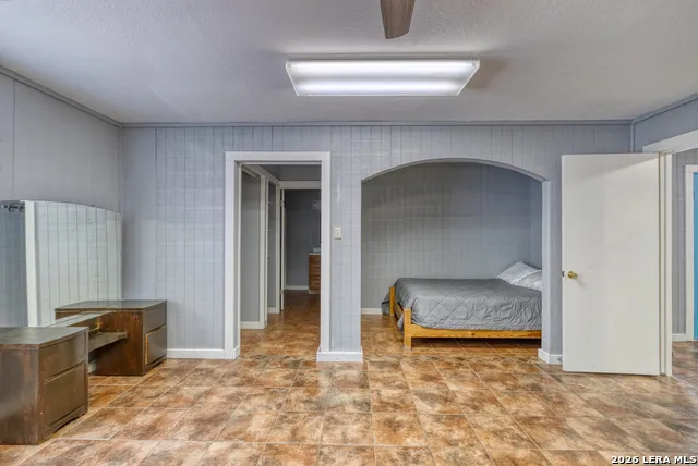 100 Pineview Concan, TX 78838