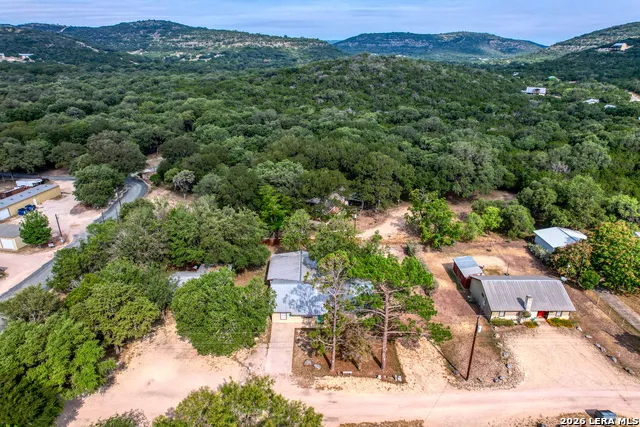100 Pineview Concan, TX 78838