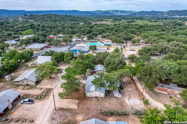 100 Pineview Concan, TX 78838