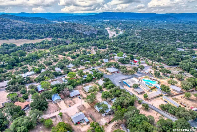100 Pineview Concan, TX 78838