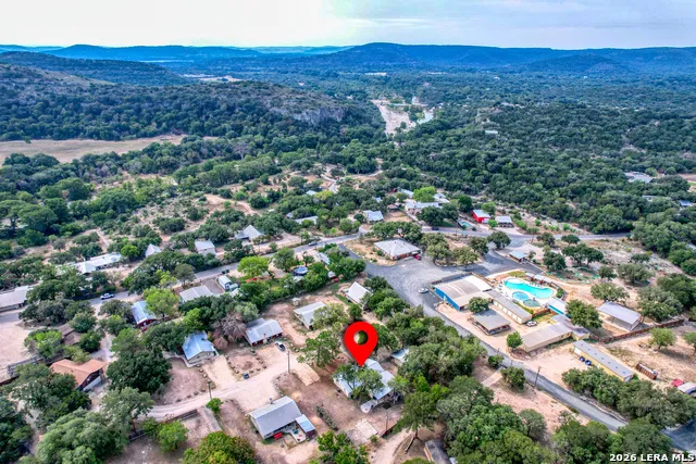 100 Pineview Concan, TX 78838