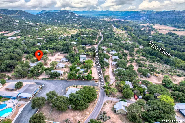 100 Pineview Concan, TX 78838