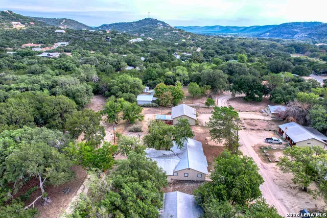 100 Pineview Concan, TX 78838
