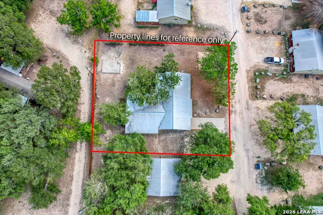 100 Pineview Concan, TX 78838