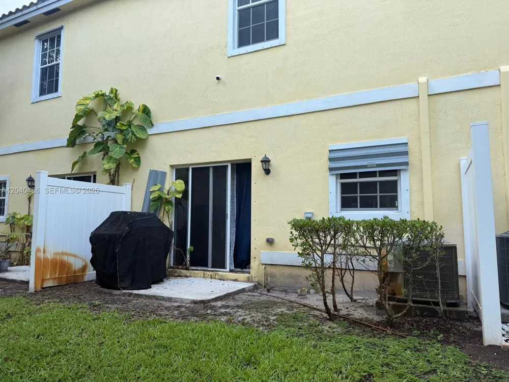 4037 NW 10th Pl Lauderhill, FL 33313