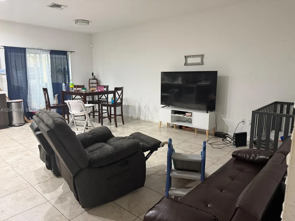4037 NW 10th Pl Lauderhill, FL 33313