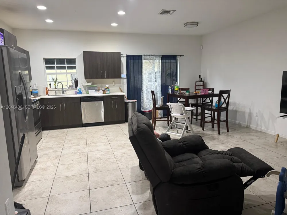 4037 NW 10th Pl Lauderhill, FL 33313