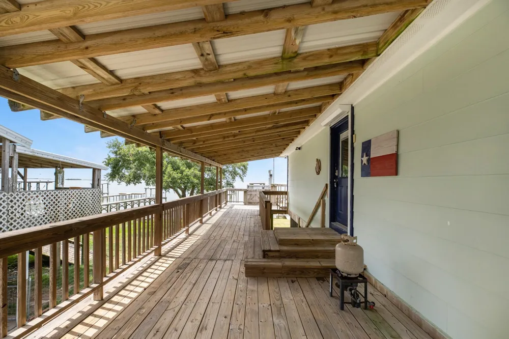 211 Captains Road Anahuac, TX 77514